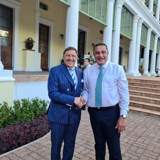 Почетният Генерален консул Максим Бехарсе среща с министъра на външните работи и туризма Силвестър Радегонде в Президенството