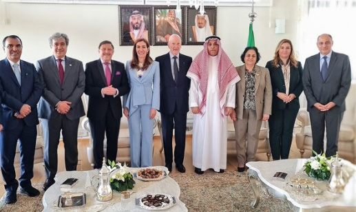 Maxim Behar at a friendly lunch with King Simeon II