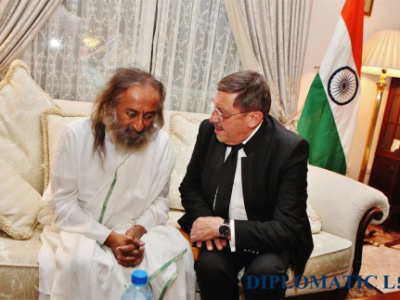 Maxim Behar met Gurudev Sri Sri Ravi Shankar in Sofia