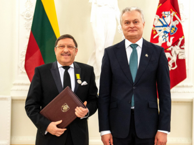 Lithuanian President Decorates Maxim Behar with a State Award for Articles Written in 1991